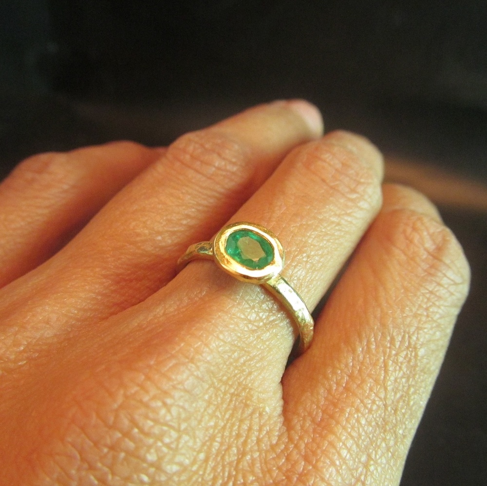 Emerald ring. Gold Emerald ring. - Picture 8 of 8